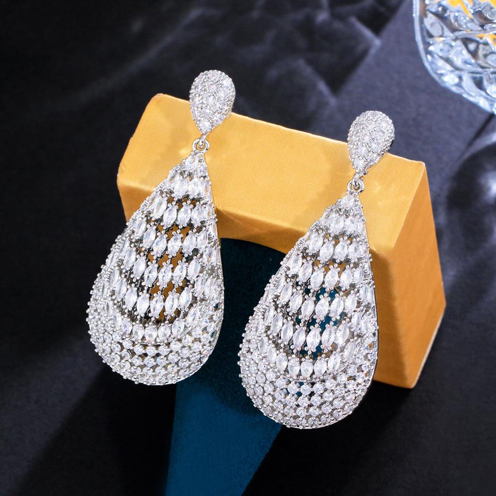 

Full Of Diamonds Catwalk Tassel Cold Wind Exaggerated Earrings Inlaid Zircon Earrings Banquet Dress Accessories