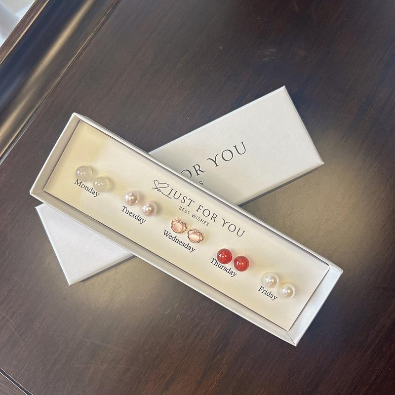 Tygodniowy Zestaw Kolczyków Sztyftów z Perłami Bez Powtórek - Francuski Retro, Prosta, Wszechstronna Biżuteria Modowa dla Kobiet