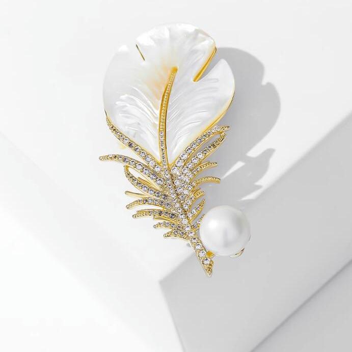 Elegante Federbrosche mit Zirkonsteinen für Damen – Raffiniertes Anzuganstecknadel-Accessoire