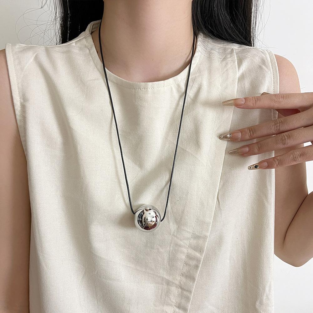 Classic Simple Metal Geometric Big Ball Pendant Necklace Women's Long Personality Design Sweater Long Chain Jewelry Accessories