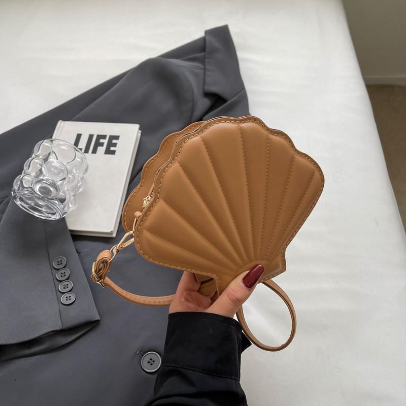

Fashionable Shell Shape Shoulder Bag With Convenient Zipper Closure хакі