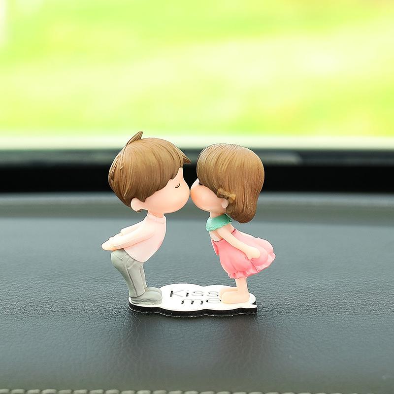 Internet-famous Car Ornaments Interior Decorations for Cars Cute Kissing Couple Dolls Decorative Ornaments for Electric Vehicles