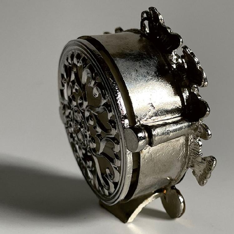 Small Table Clock with Enamel Color Metal Clocks Quiet Timekeeping for Collectors Mantel Clock Home Decoration