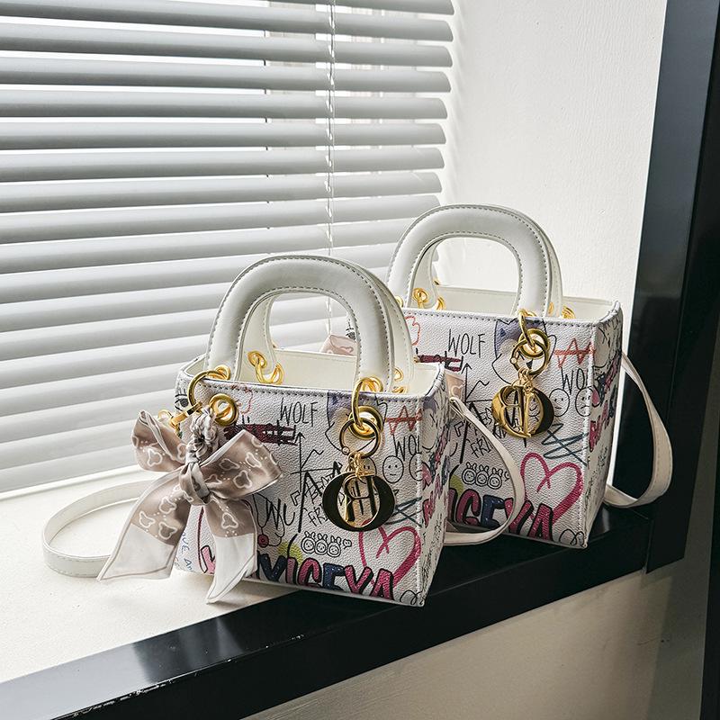 Bærbar vertikal graffiti Princess Diana-veske for kvinner 2025 ny crossbody-graffiti med én skulder Princess Diana dameveske