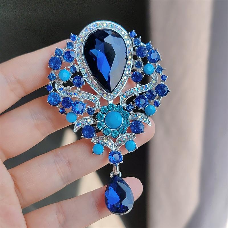 Fashionable Vintage Feng Shui Crystal Brooch, Alloy Inlaid with Rhinestones, Colored Pendant, Brooch, Clothing Accessory