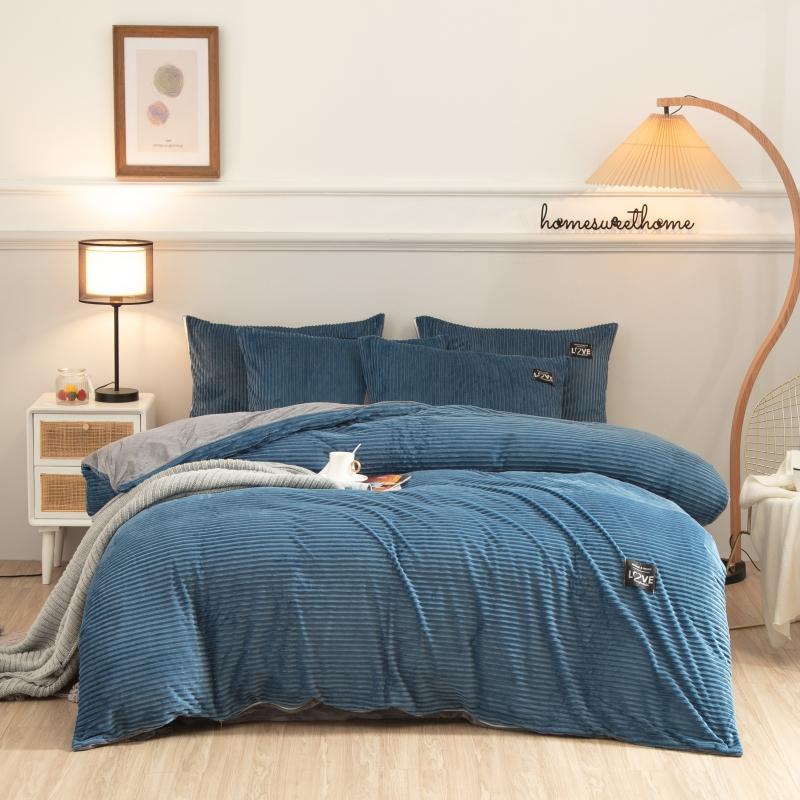 

Большое зимнее постельное белье 1,5-2,2 м, фланелевое молочное бархатное коралловое бархатное двустороннее бархатное теплое и удобное пододеяльник, комплект из трех предметов 220*240cm озеро синий