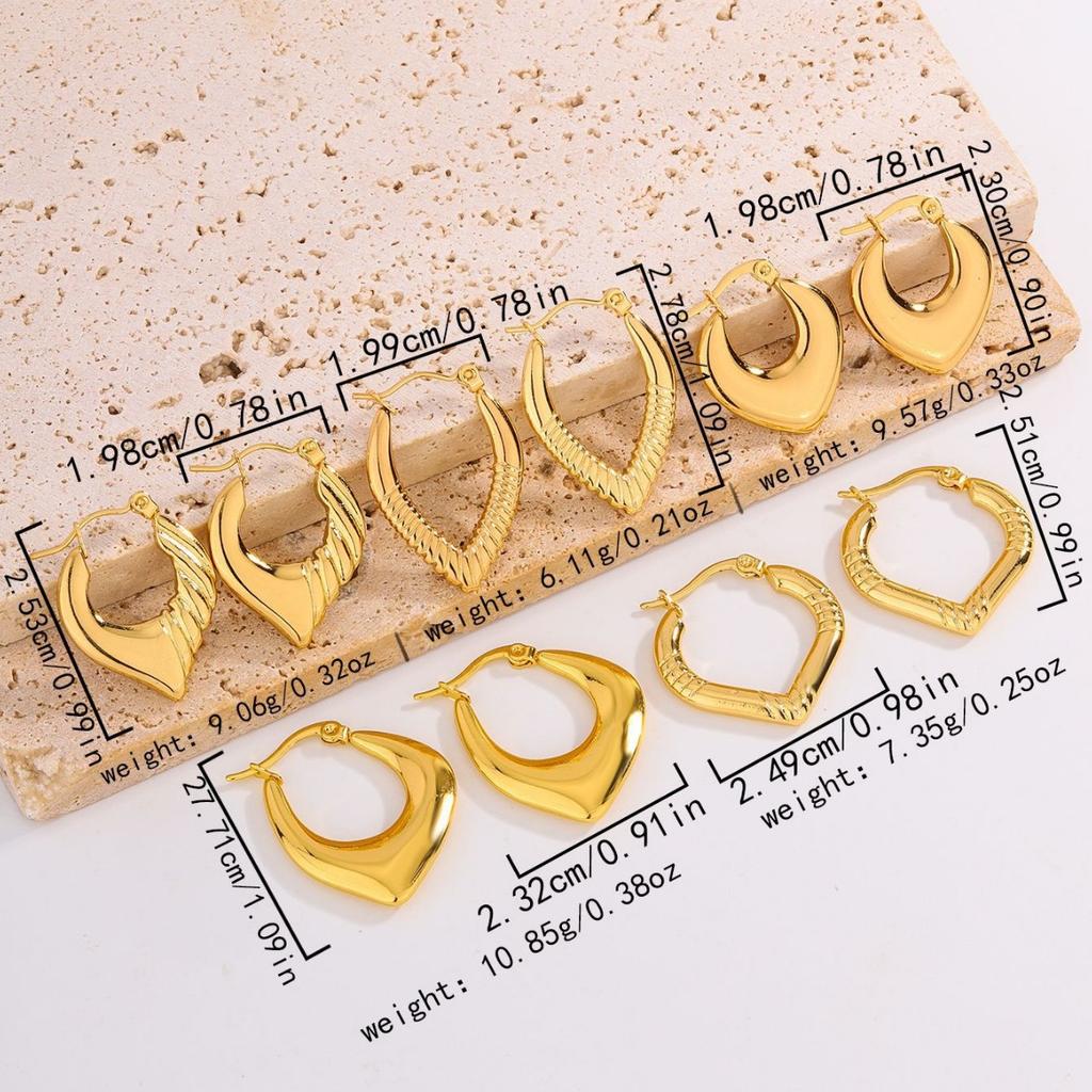 Hong Kong style retro light luxury U-shaped earrings 11k gold niche stud earrings jewelry design sense Spice girl earrings