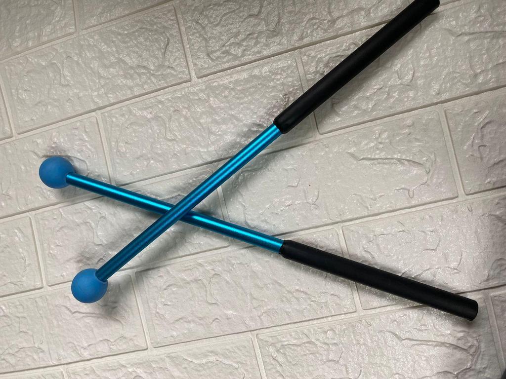 Robuster Elektronischer Drumstick-Ständer mit Mehrfarbigen Übungsschlägern und Handgelenköffnung