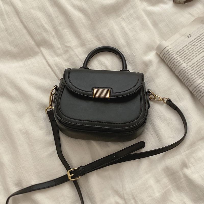IELGY retro portable simple fashion shoulder messenger bag