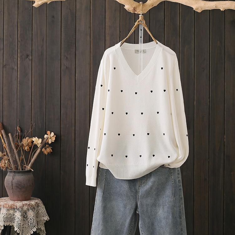 

Женский тонкий свитер больших размеров на весну-осень в корейском стиле, с длинным рукавом, V-образным вырезом, вязаный пуловер, свободный, повседневный, с принтом сердечек, топы XL белый