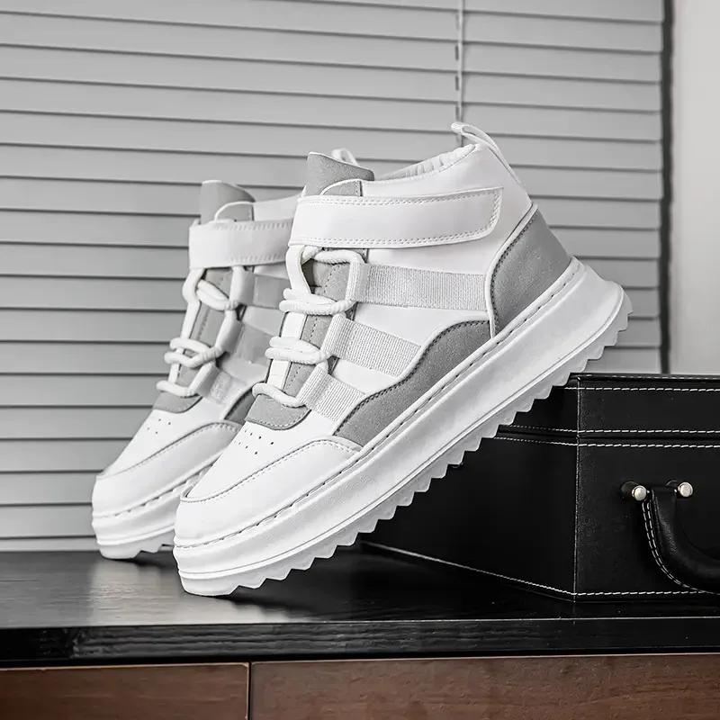 The New Men's Thick-soled High-top Casual Sports Shoes for Spring and Autumn Are Lightweight and Have Soft Soles