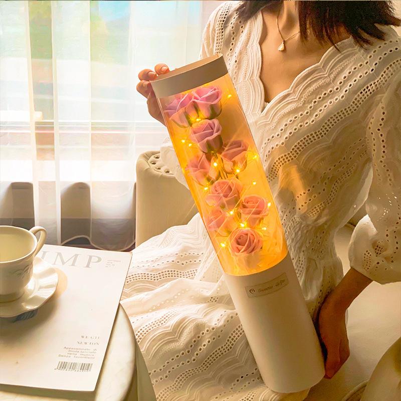 

Букет из 9 красных искусственных роз, лепестки мыльных цветов, подарки на День святого Валентина для женщин, лучшей подруги и девушки, на день рождения, Рождество, День святого Валентина