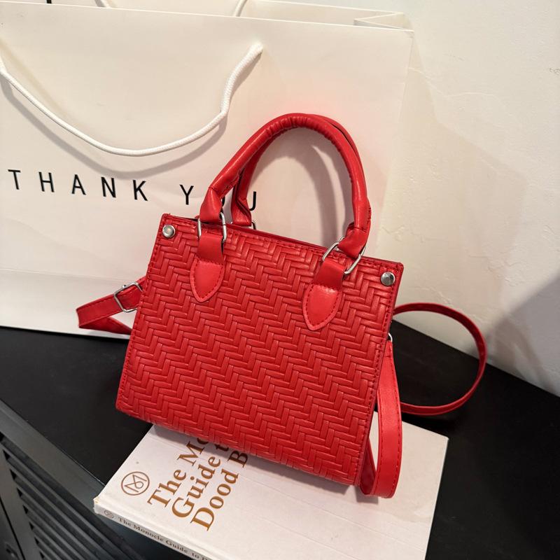 Retro small bag women's autumn and winter versatile new fashion shoulder messenger bag popular portable small square bag