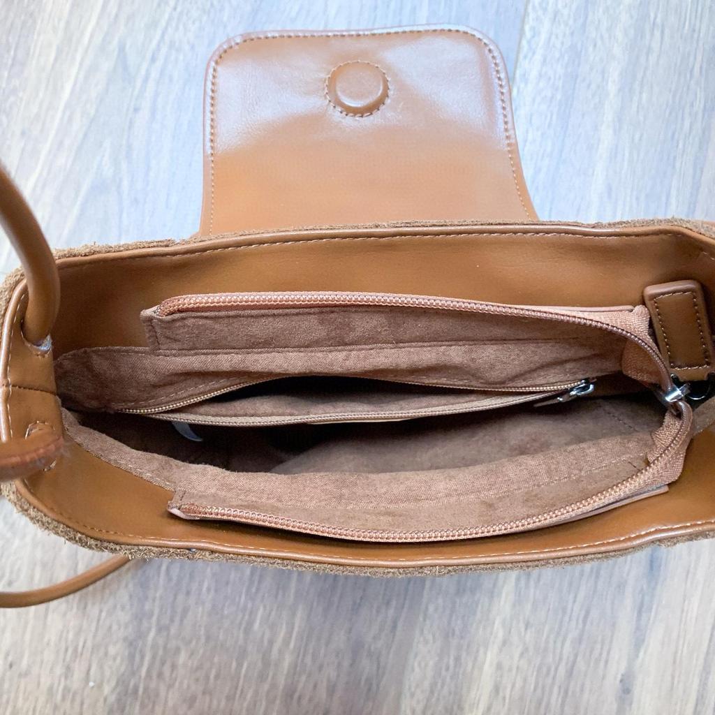 Herbst/Winter Umhängetasche mit Überschlag aus mattiertem Rindsleder für Damen