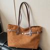 Autumn new bag retro fashion casual shoulder bag commuter underarm bag portable large capacity tote bag