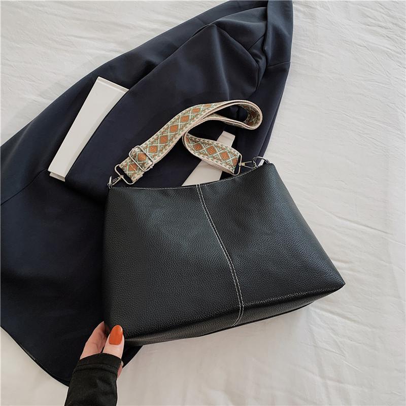 Stylish Large Capacity Tote Bag For Women With Unique Design And Trendy Street Style