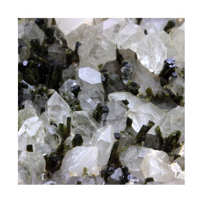 Pierres et Minéraux. Epidote + Quartz. 2075.0 ct. Saint-Véran, Hautes-Alpes, France..