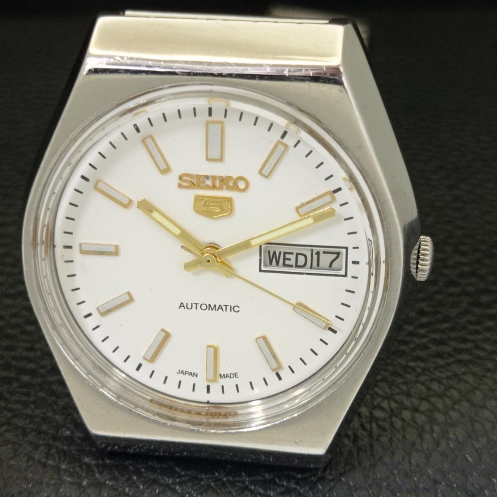 AUTOMATIC VINTAGE SEIKO 5 JAPAN MENS WHITE COLOR DIAL WATCH A701254-5 R206a-a701254