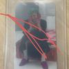 G-dragon Sells Us Photo Cards