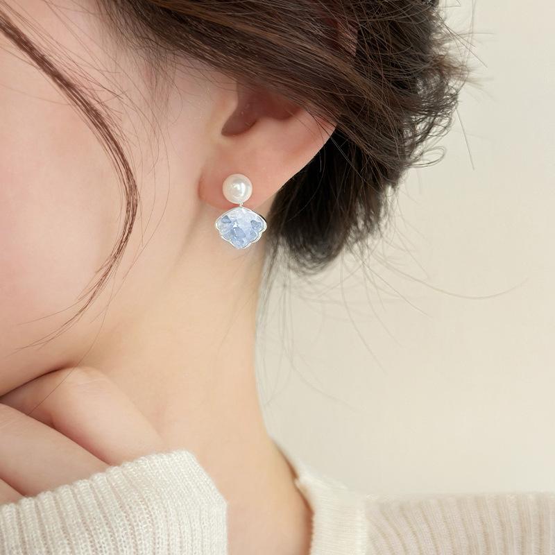 Zircon crystal pearl fan-shaped fringed stud earrings exquisite fashion small fresh earrings niche high-end earrings