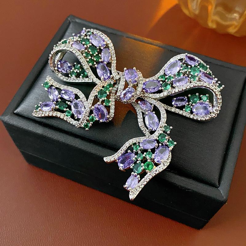 Średniowieczna Vintage Broszka z Kontrastującą Pszczołą Inkrustowana Diamentami Retro Lekki Luksus High-endowa Korsaż Wykwintne Wszechstronne Dodatki Kobiety