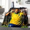 Atmungsaktive und warme Flanelldecke mit Aufdruck einer brasilianischen Fußballlegende, ein stilvolles Geschenk für Zuhause, geeignet für Zuhause, Büro und als Tagesdecke. 15a133