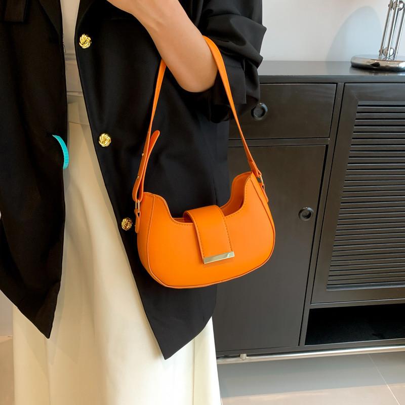 Trendy Simple Shoulder Bag For Women In Fashionable Colors Suitable For Daily Casual Outfits