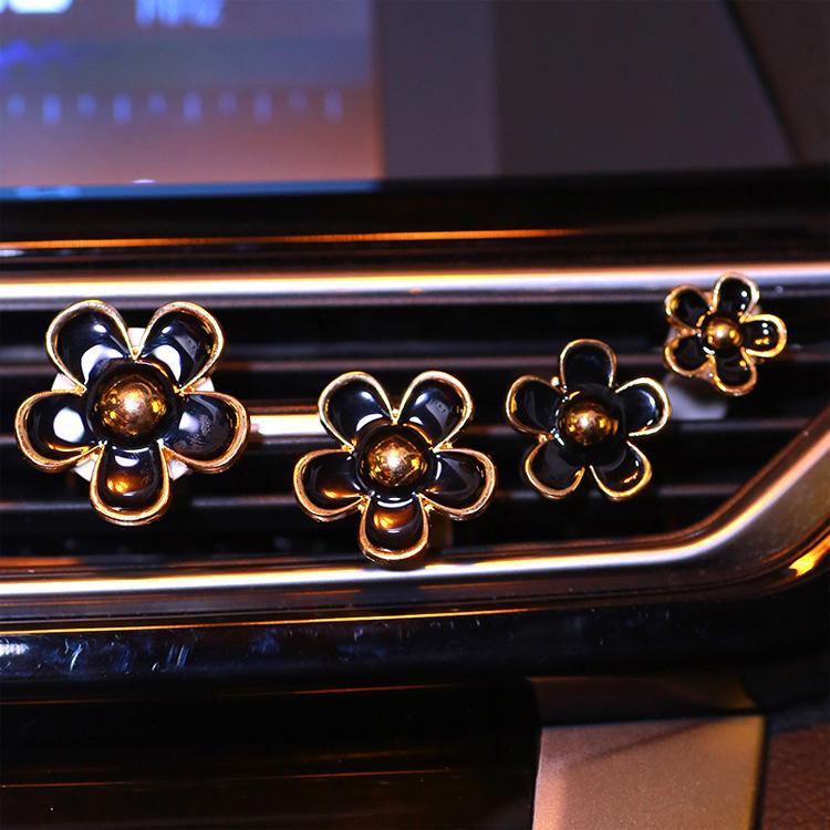 Women's Flower Car Interior Aromatherapy Vent Clip Set - 4 Pieces