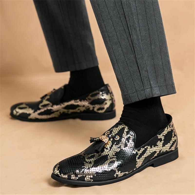 Fashionable New Men's Tassels Flats Shoes Designer Male Black Green Loafers Wedding Dress Homecoming Footwear Zapatos Hombre