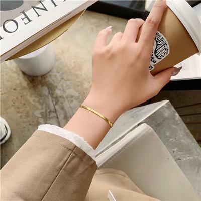Brățară modernă din aur de 18k, model os de șarpe, din oțel titan - Bijuterii elegante pentru femei, cu design de nișă.