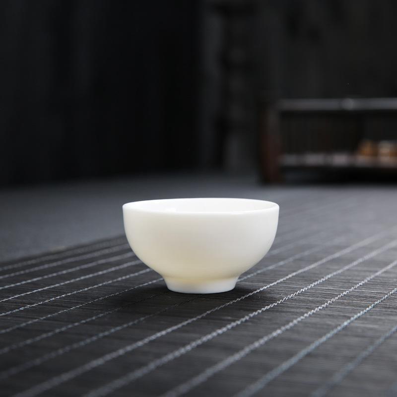 Chinesische weiße Porzellan-Teetasse Kung Fu Teegeschirr Keramik-Teeschale Kreative handgefertigte Tassen Kleines Weinglas Phnom Penh Teetassen Geschenk