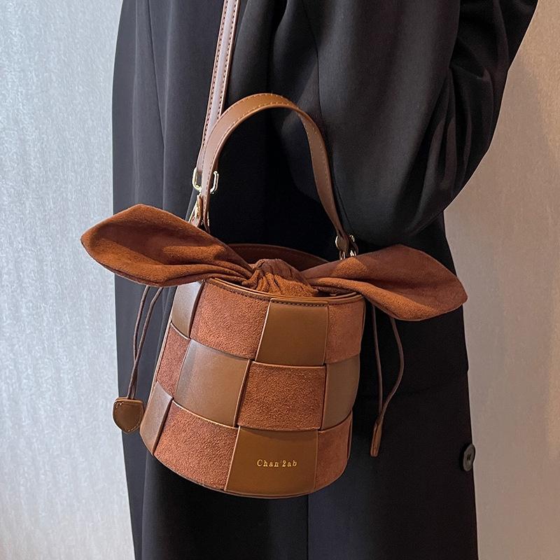 IELGY women's fashion messenger bag, matte woven portable bucket bag