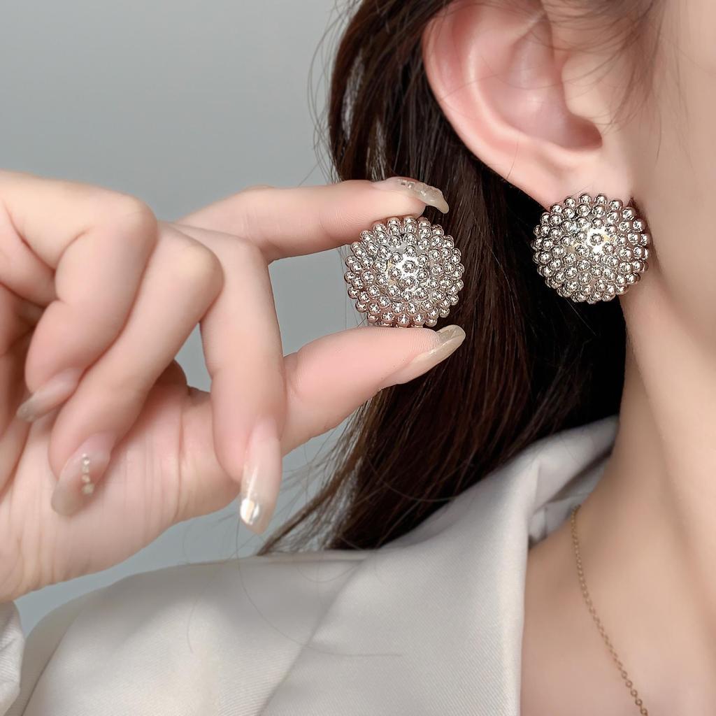 2024 European & American Style Gold-Plated Geometric Stud Earrings: Luxurious & Fashionable Women’s Jewelry