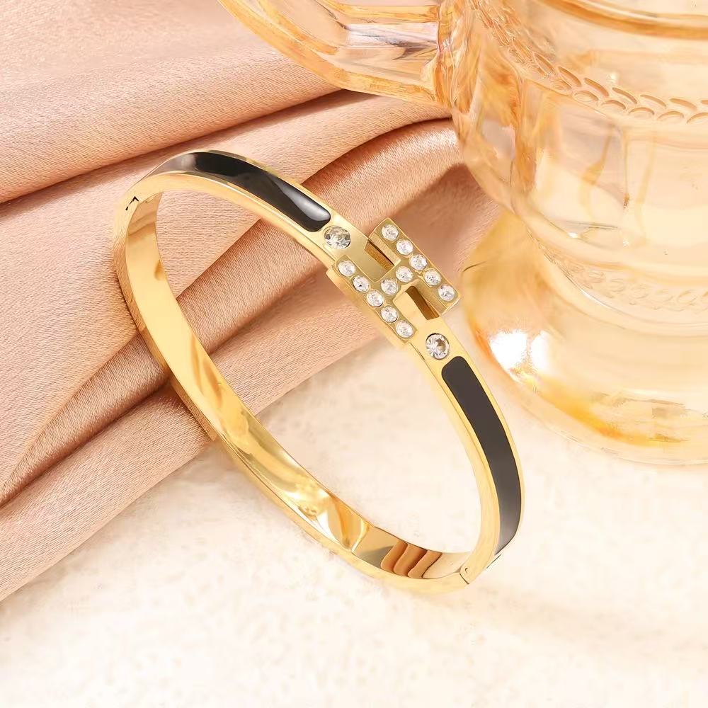 Light Luxury High-end Titanium Steel Bracelet with Letter H, Fashionable and Versatile Bracelet for Women