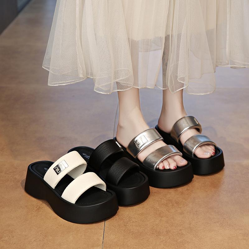 Stepping On Shit Muffin Thick Bottom Beautiful Cool Slippers Women's Summer 2025 New with Skirt Super Fire Beach One-word Drag Outside Wear