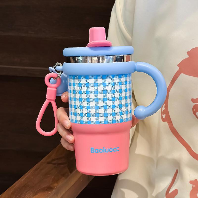 Karierte 600ml Edelstahl-Kaffeetasse mit Henkel und Auslaufsicherem Deckel für den Arbeitsweg