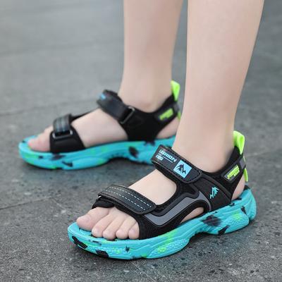 Codzienne chłopięce lekkie sandały plażowe chłopięce miękka podeszwa uczniowie szkoły podstawowej wysokie obcasy średnie i duże wodoodporne nowe modele