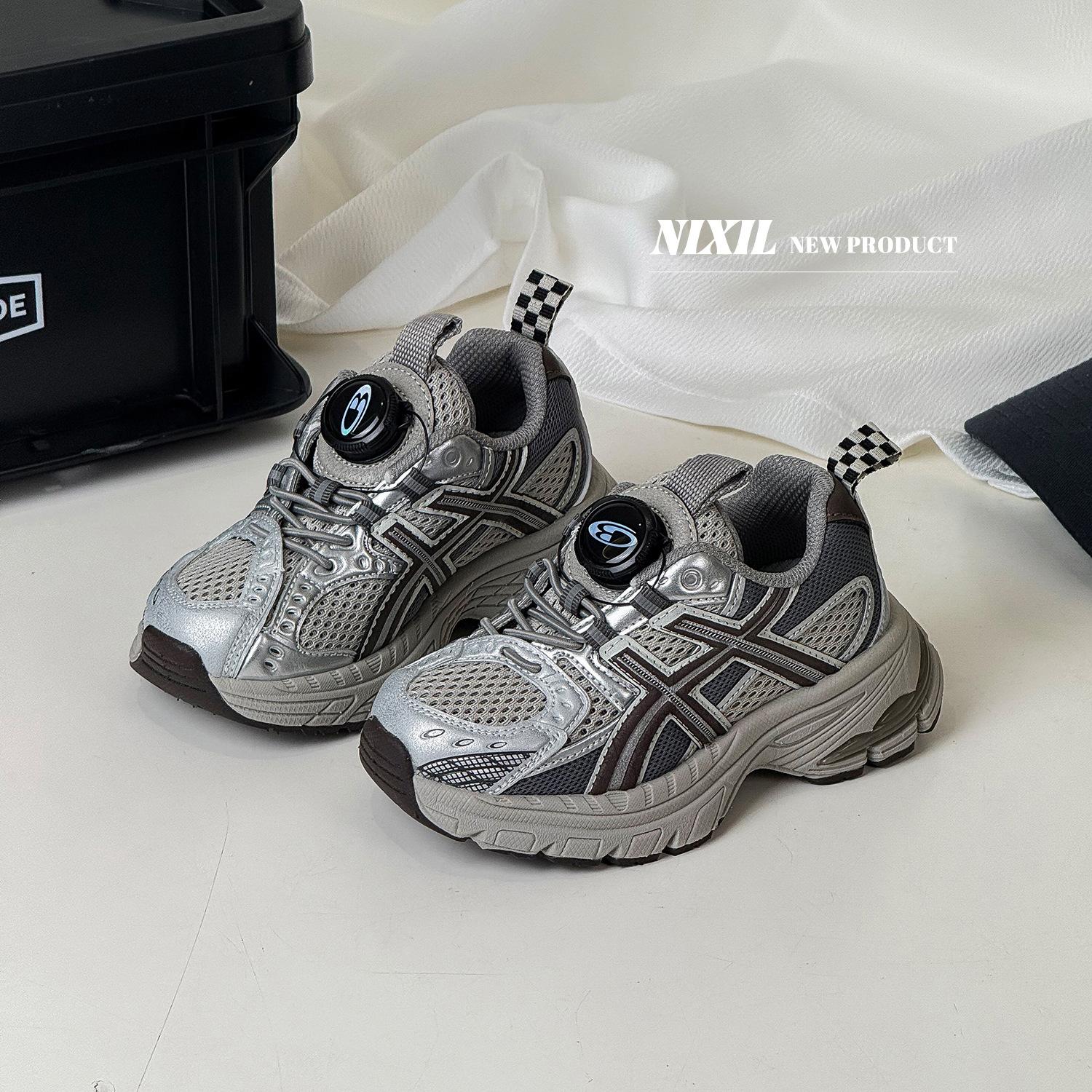 

Rotary buckle children s sports shoes in autumn 2025 new classmates boys mesh lightweight breathable girls dad shoes 26-30 yards whole hand 5 pairs starting approval