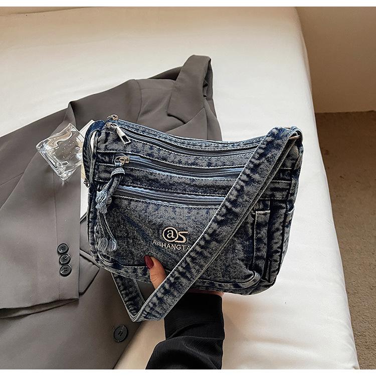 

Crossbody bag women s large-capacity denim retro niche pocket 2025 autumn new casual shoulder bag темно-синий