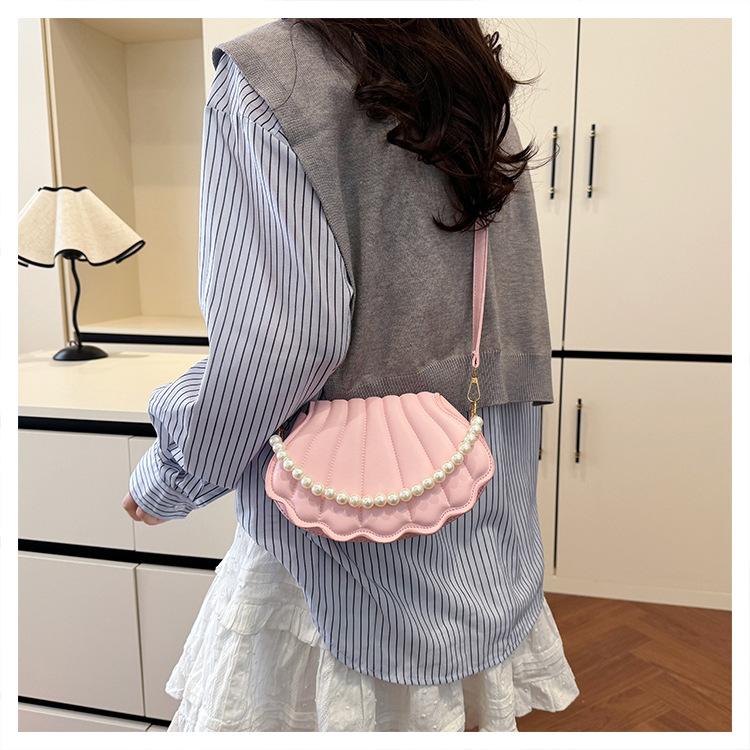 Women's Faux Leather Shell Shaped Shoulder Bag Fashion Pearl Chain Crossbody Mini Purse Trendy Small Handbag