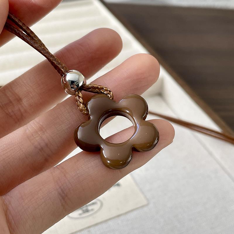 Fashion Resin Round Hollow Pendant Necklaces for Women Girls Vintage Long Rope Sweater Chain Necklaces Party Jewelry Accessories
