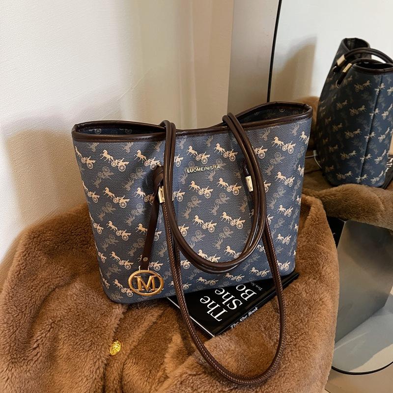 Large Capacity Bag Women's Bag New Fashion Handbag Versatile Commuter Tote Bag