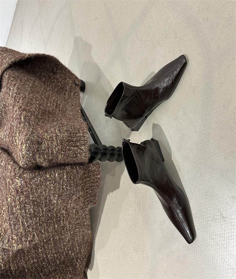 

Французские короткие ботильоны на низком каблуке женские 2025 новые ботинки повседневные женские ботинки остроносые короткие одинарные ботинки чувство дизайна тонкие ботинки 39 темно-коричневого