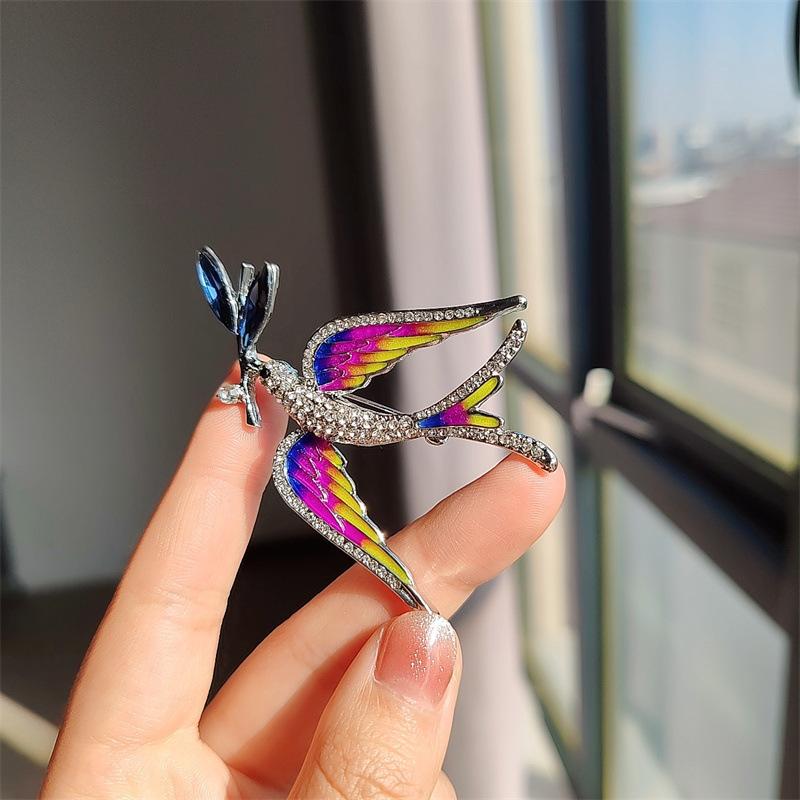 Blue Swallow High-end Brooch Women's Exquisite New Anti-exposure Pin Versatile Suit Accessories