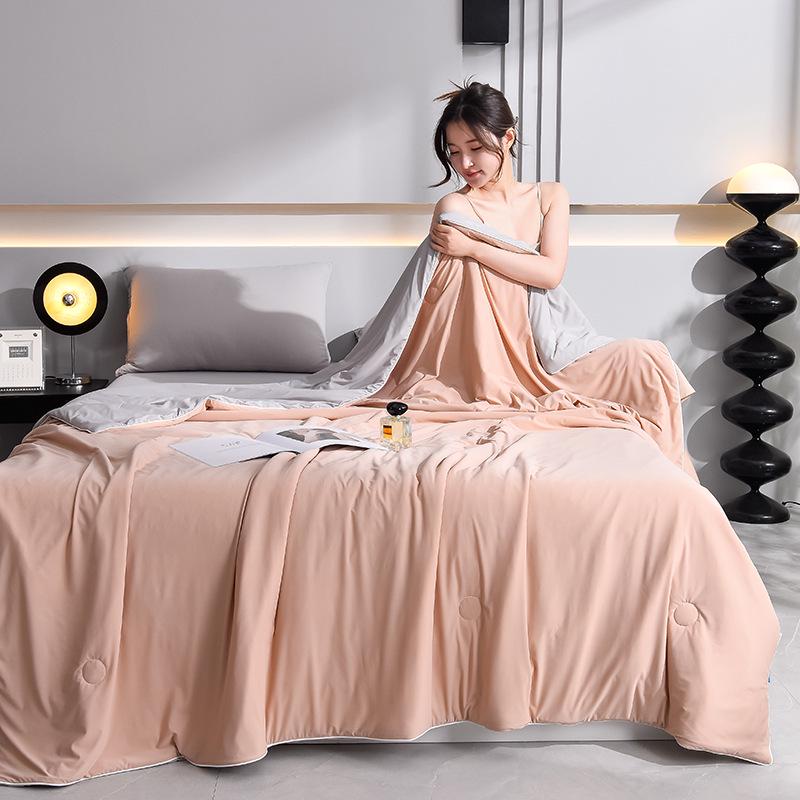 Class A Silk Summer Quilt: Antibacterial, Skin-Friendly, Solid Color for Mother and Baby, Ideal for Air Conditioning, Spring, and Autumn.