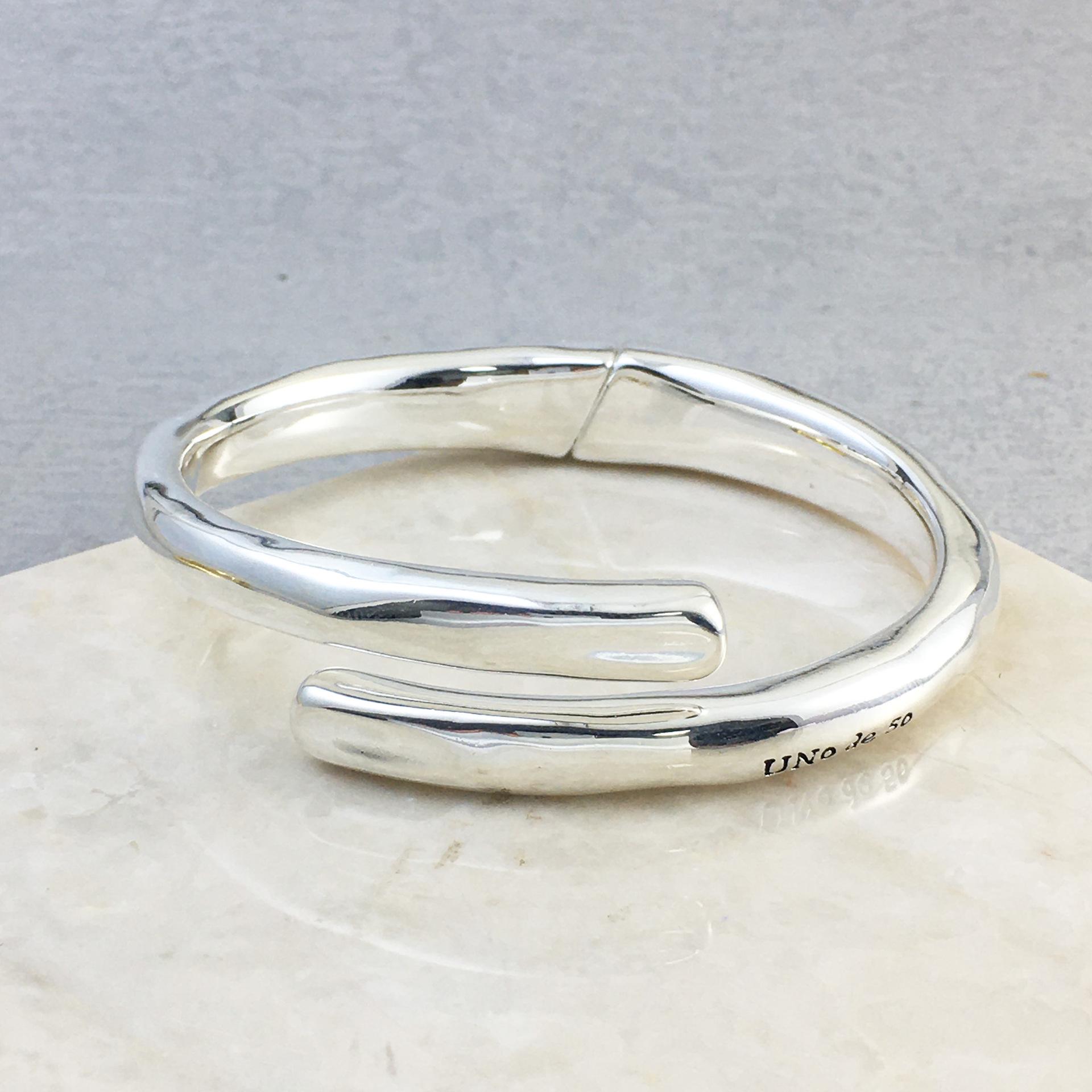 Spanish UNOde50 Unisex Minimalist Cylindrical Bracelet - High-End Simple Accessory
