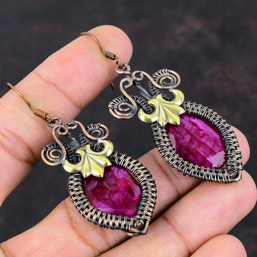 Pendiente de Rubí Cachemira Facetado Pendientes Envueltos en Alambre de Cobre Joyería de Rubí Cachemira Pendiente de Piedra Preciosa Hecho a Mano Regalo de Compromiso Joyería de Alambre de Cobre