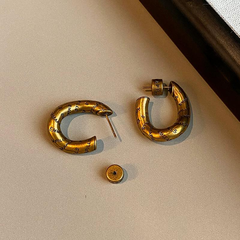 

Accessible Luxury Bronze Distressed Gold and Silver Color Letters Female Earrings золотой