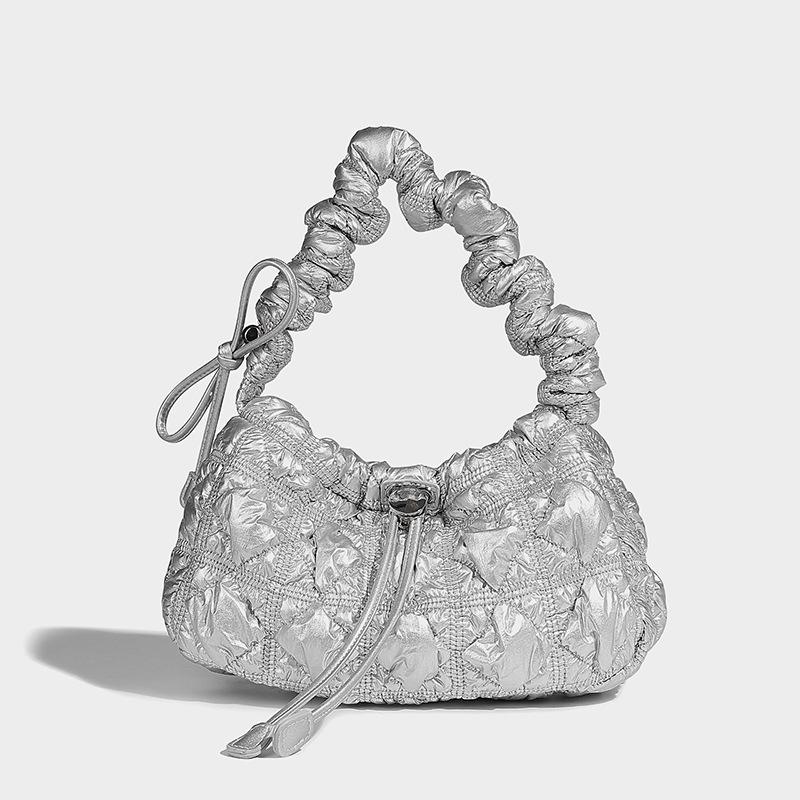 

Han niche light luxury design pleated cloud bag 2024 autumn and winter new fashion versatile shoulder armpit bag срібний