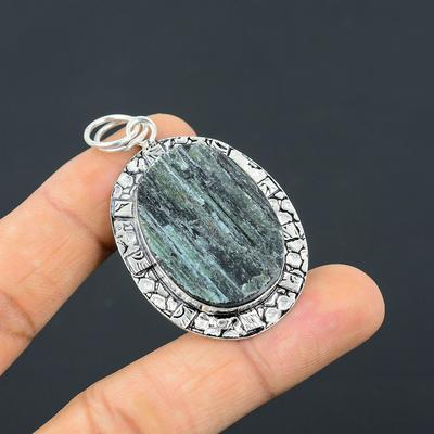 Schwarzer Turmalin Rohstein Sterlingsilber Eleganter Handgefertigter Anhänger Schmuck